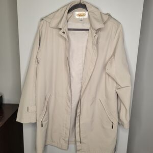 Talbots Women's Light Beige Raincoat with Zip Pockets M